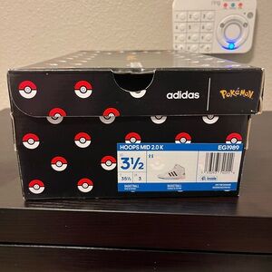 Boys Youth Adidas x Pokemon Hoops Mid 2.0 J Cloud Size 3.5